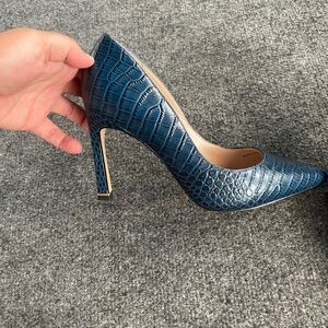 White House bloc market blue heels